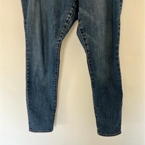 Old Navy Jeans - Picture 2 of 8